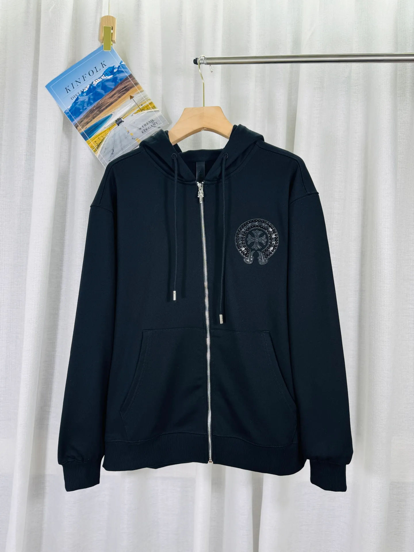 P350 top version, real shot without P, ​​different from market currency) 𝗖𝗵𝗿𝗼𝗺𝗲 𝗛𝗲𝗮𝗿𝘁𝘀/Cro Heart 2025 washed and burned flower patch embroidered autumn and winter new original single counter American hollow patch 3D couple casual cardigan sweatshirt 👑The highest version! Customized fabric 480g tripe terry fabric! American acid-washed and distressed original fabric, laser burning + leather embroidery, exquisite embroidery of letters! The best-selling model in the counter, very comfortable to wear. Accessories: original molded and authenticated collar label➕100% silk wash label. Genuine purchase-grade original hangtag➕matching hanging rope➕3D hanging beads➕original packaging bag. Craftsmanship: The original version has consistent wiring! The highest version of the armhole matching technique! Color: Black Apricot Size: S M L XL Style Number: 25-370